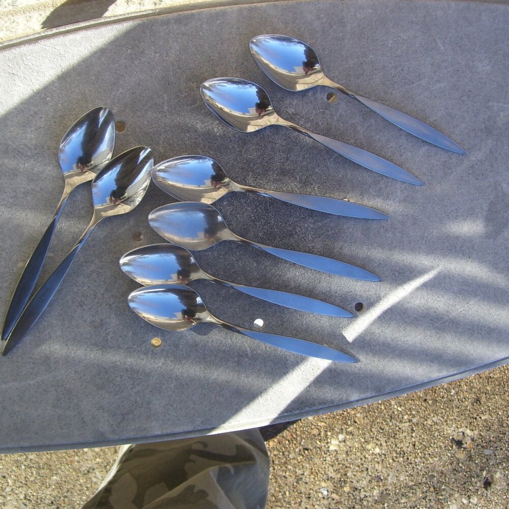 ONEIDA ONEIDACRAFT STAINLESS  8 TEASPOONS - WINDRIFT - VERY GOOD +